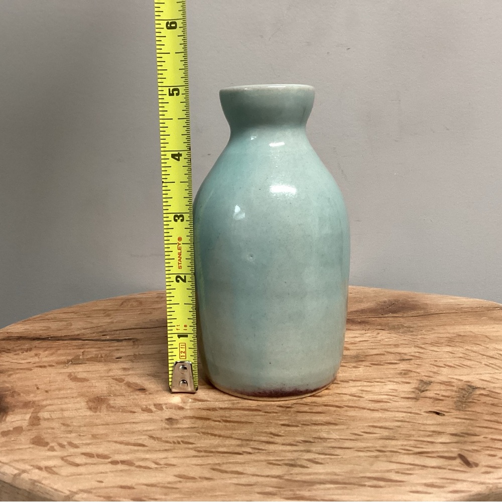 🟢 Beautiful Ceramic / Stoneware Crafted Old Fashion Milk Bottle Look Decor Vase - Picture 10 of 13